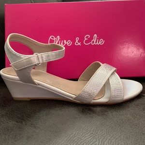 Olive and Edie size 4 girls dress shoes